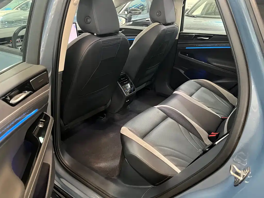 VOLKSWAGEN ID.7 VIZZION