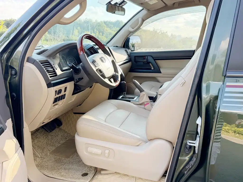 Toyota Land Cruiser 4.0L V6 Middle East Limited Edition, фото 4
