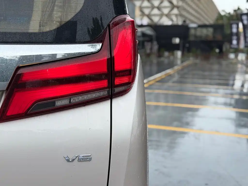 Toyota Alphard - фото 17