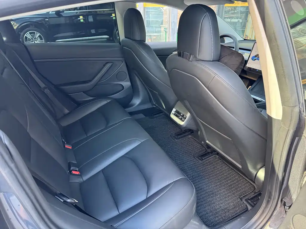 Tesla Model 3 — миниатюра 18