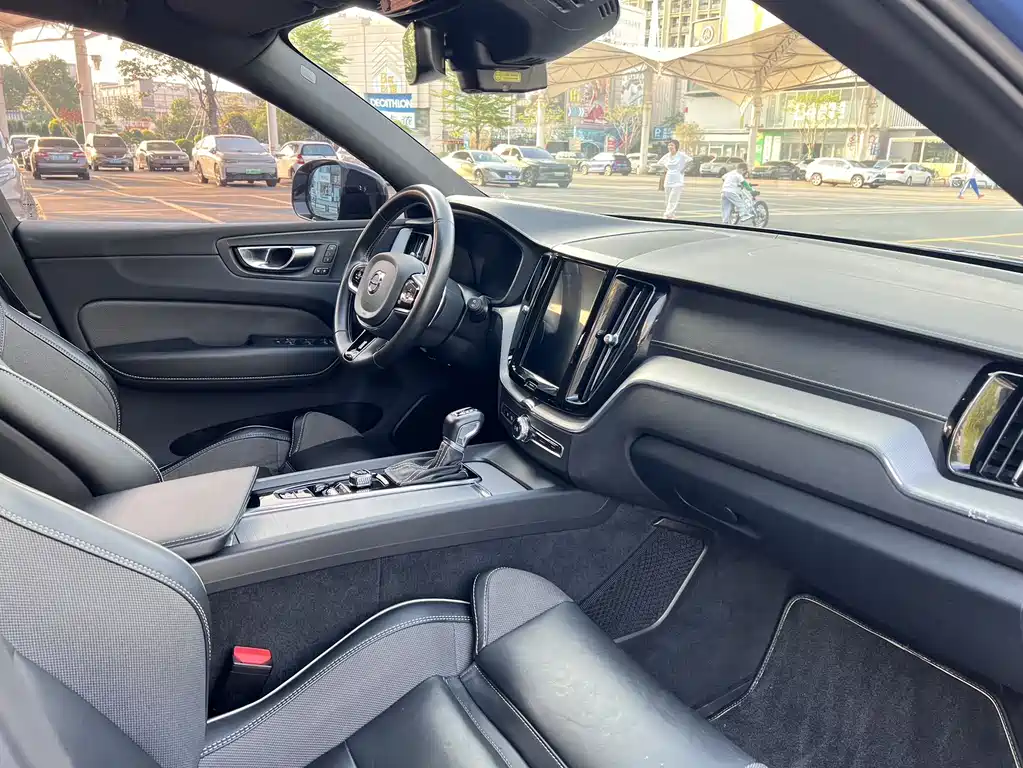 Volvo XC60 T5 4WD Smart Vision Sport Edition, фото 9