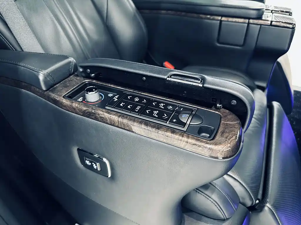 Toyota Vellfire — миниатюра 11