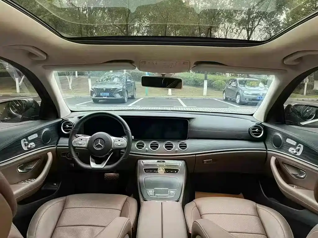 Mercedes-Benz E-Class — миниатюра 5