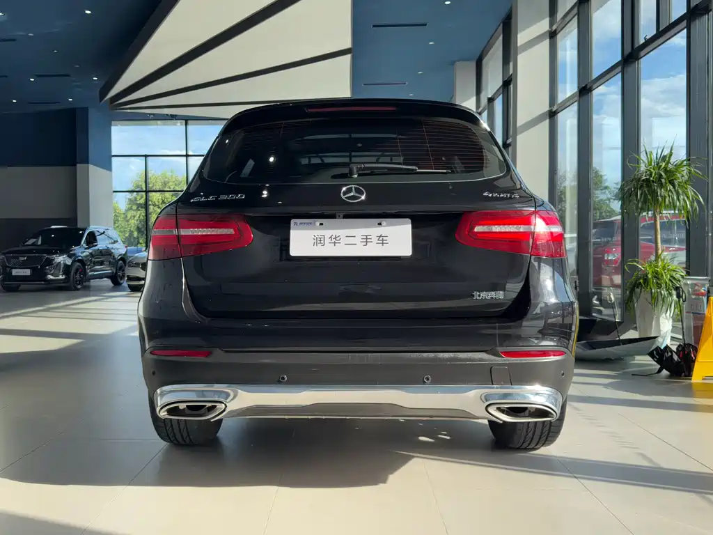 MERCEDES-BENZ GLC