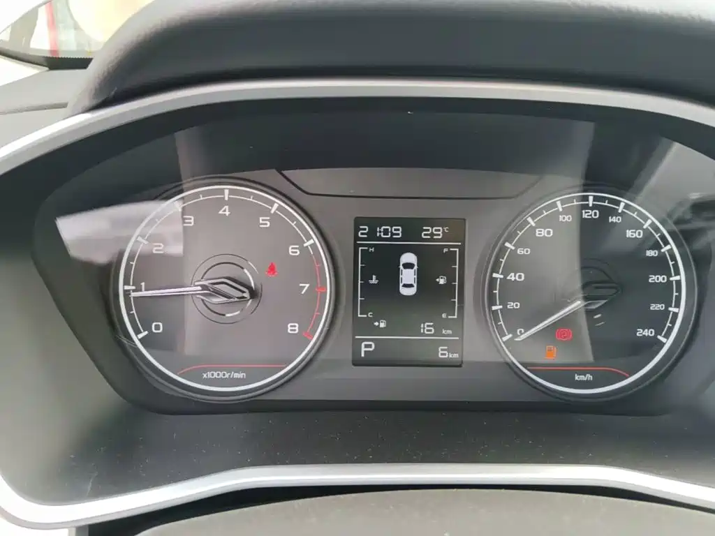 Geely Binyue — миниатюра 12