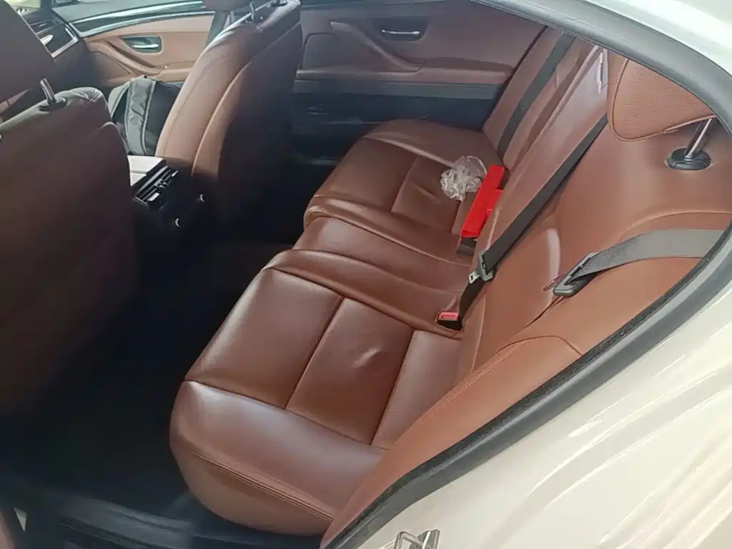 BMW 5 Series — миниатюра 17