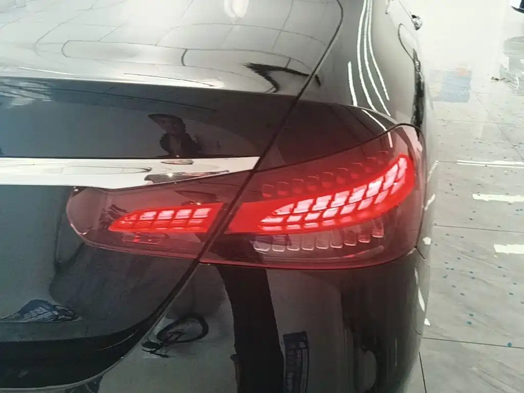 Mercedes-Benz E-Class — миниатюра 8