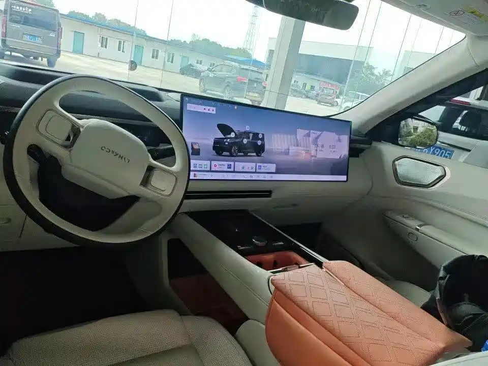 Lynk & Co 900 — миниатюра 3
