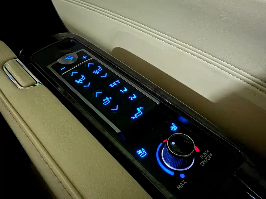 Toyota Alphard — миниатюра 20
