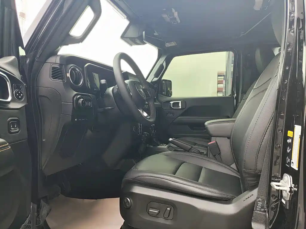 Jeep Wrangler PHEV — миниатюра 5