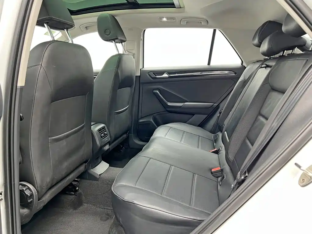 Volkswagen T-Roc — миниатюра 16