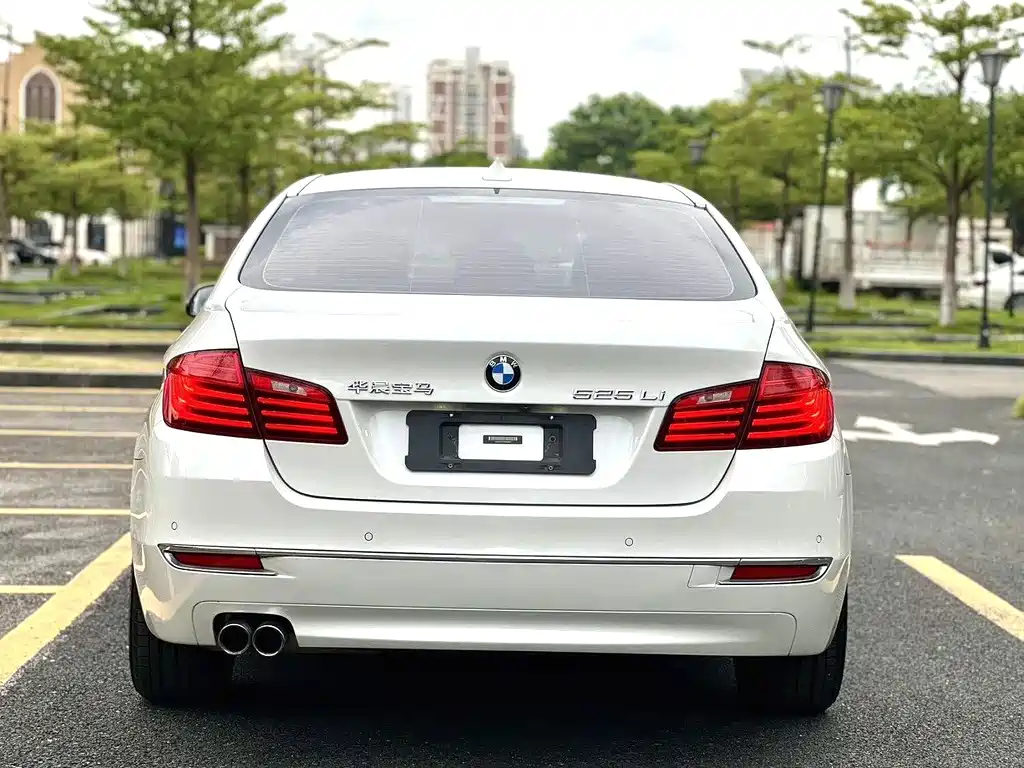 BMW 5 Series — миниатюра 9