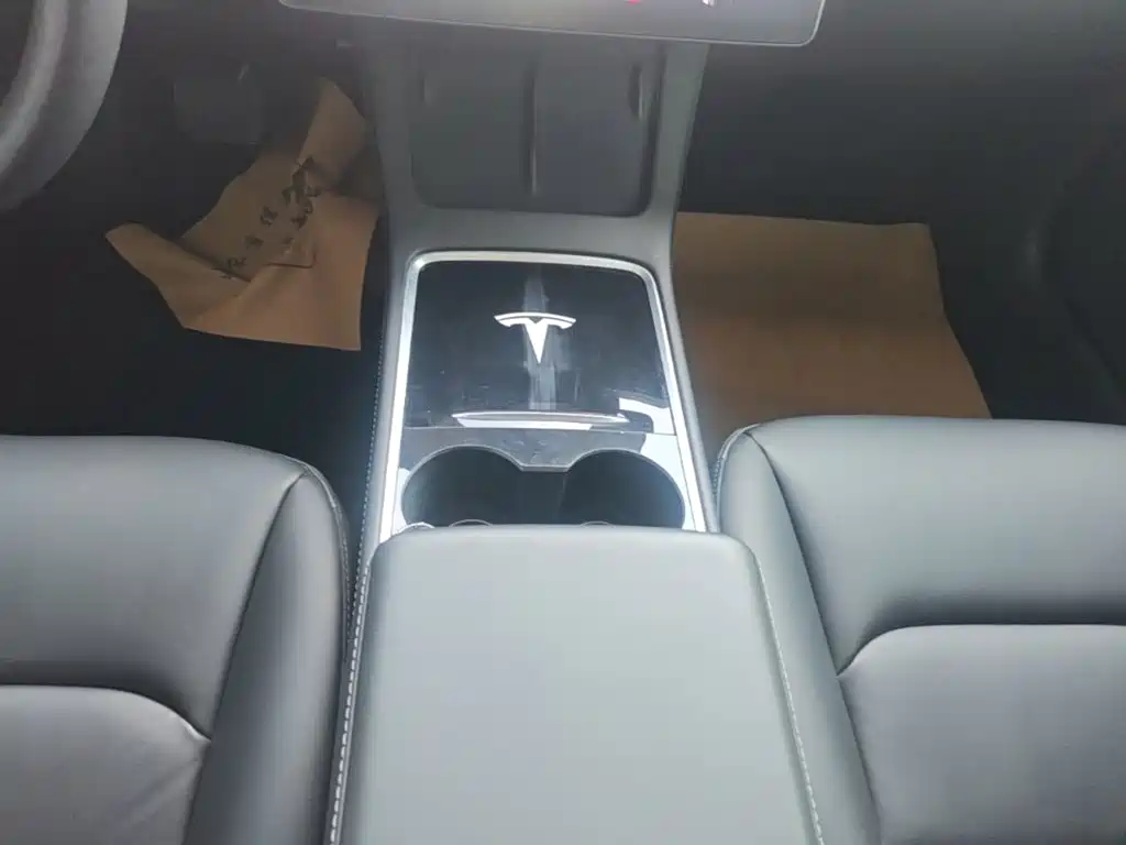 Tesla Model 3 — миниатюра 14