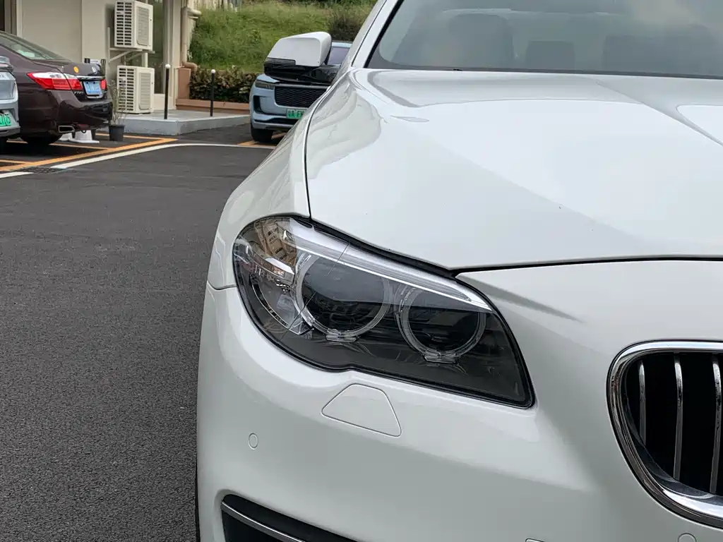 BMW 5 Series — миниатюра 11