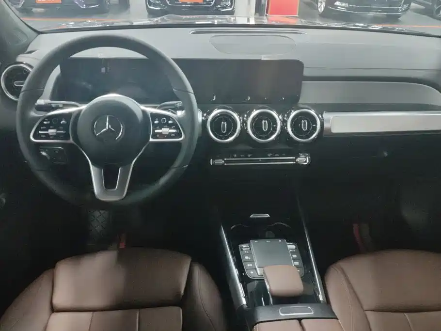 Mercedes-Benz GLB — миниатюра 12