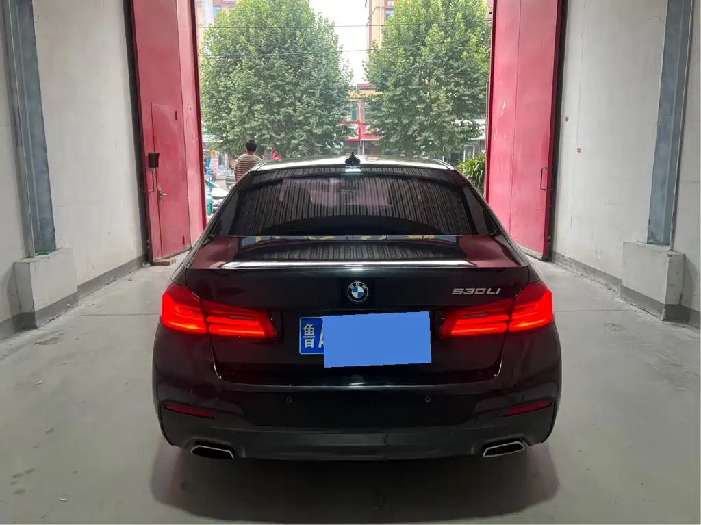 BMW 5 Series — миниатюра 4