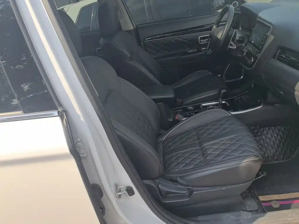 Mitsubishi Outlander — миниатюра 25