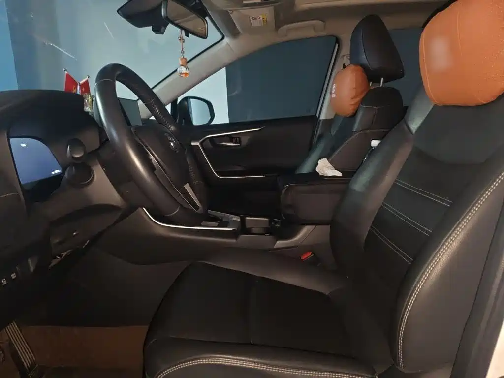 Toyota RAV4 — миниатюра 8