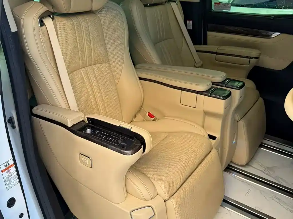 Toyota Vellfire — миниатюра 7