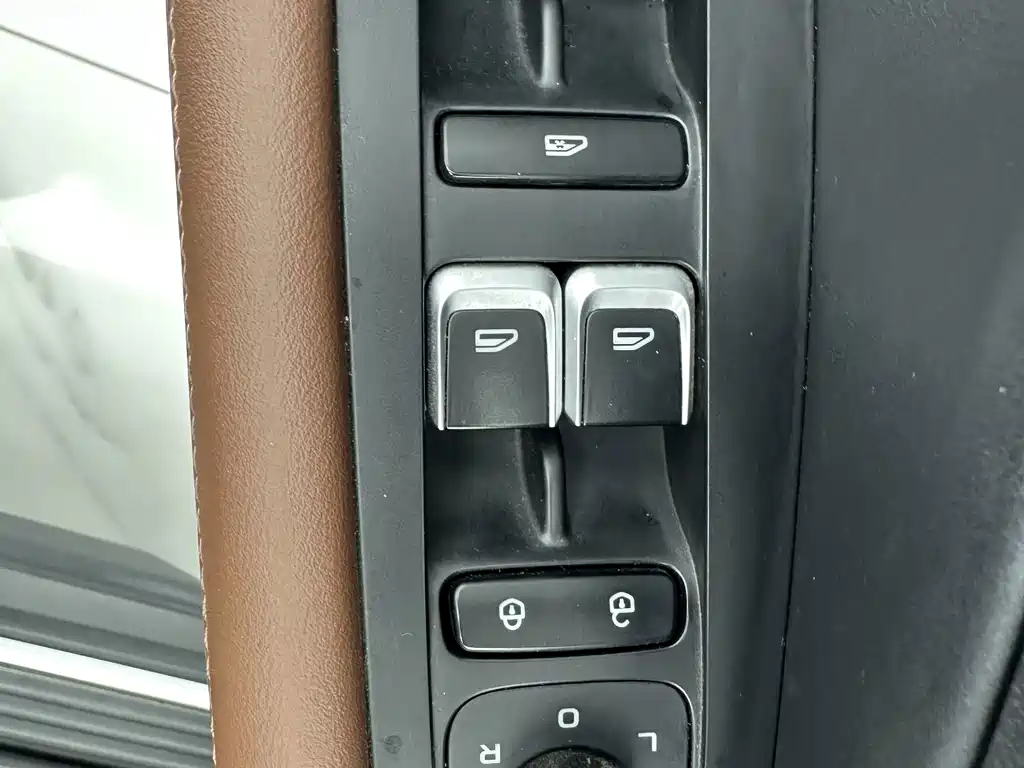 Geely Vision X6 — миниатюра 12