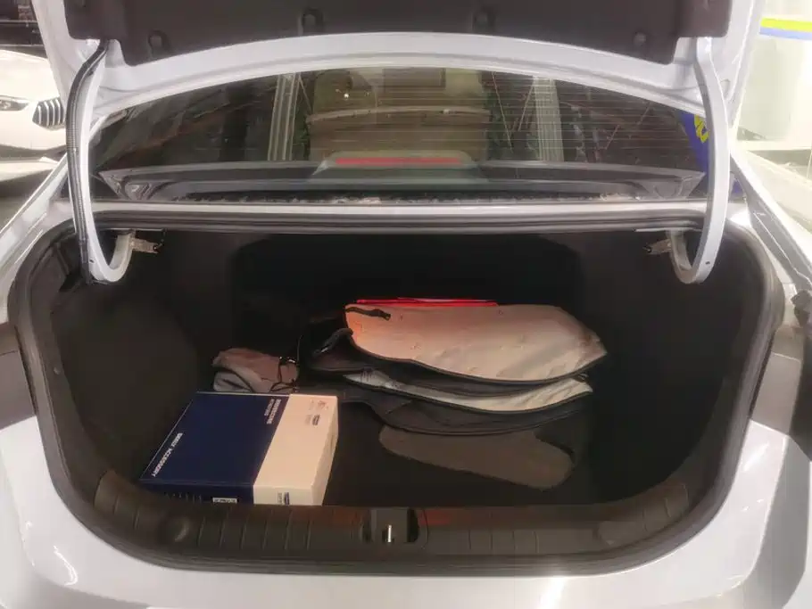 Geely L HiP — миниатюра 4