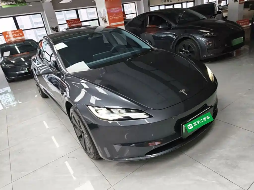 Tesla Model 3 — миниатюра 4