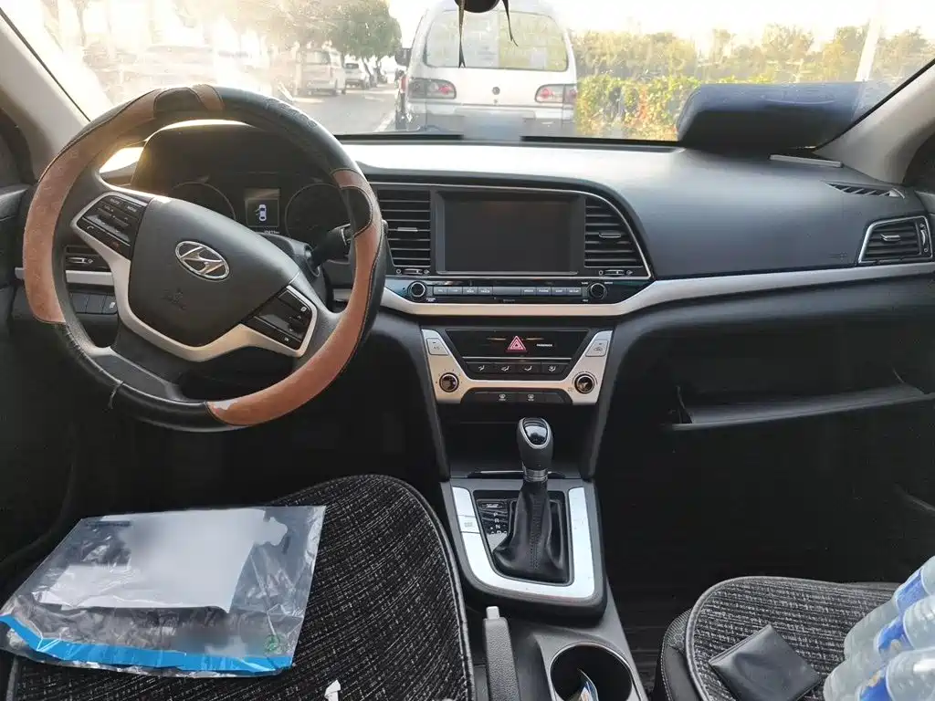 Hyundai Elantra — миниатюра 13