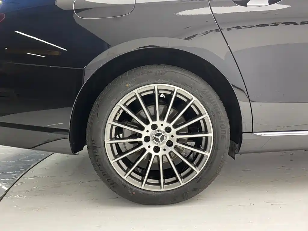 Mercedes-Benz E-Class — миниатюра 11