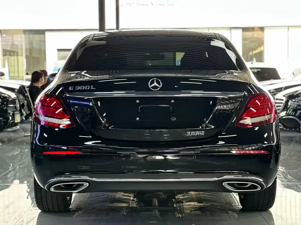 Mercedes-Benz E-Class — миниатюра 8