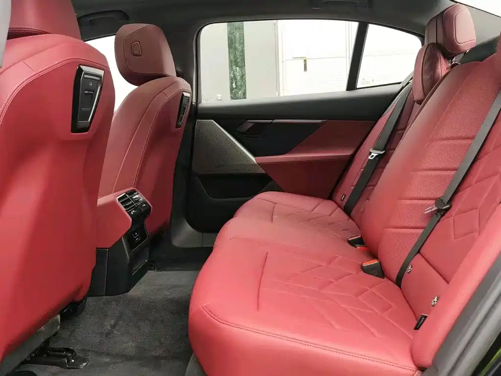 BMW i5 — миниатюра 9