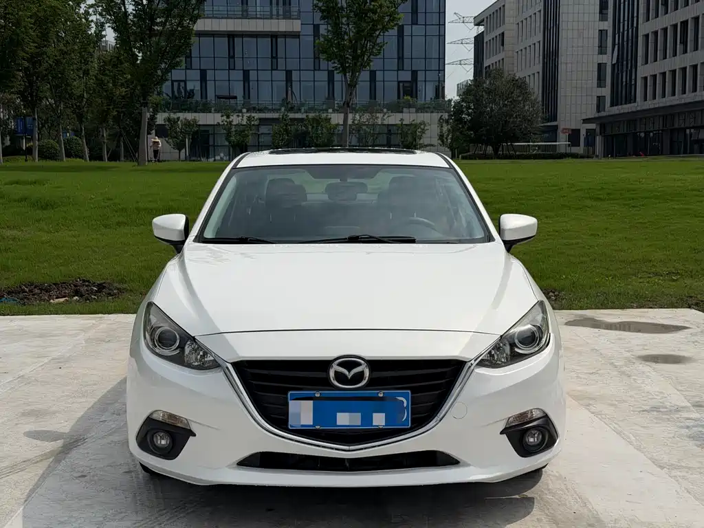 Mazda Mazda3 3 2016 1.5L AT Luxury