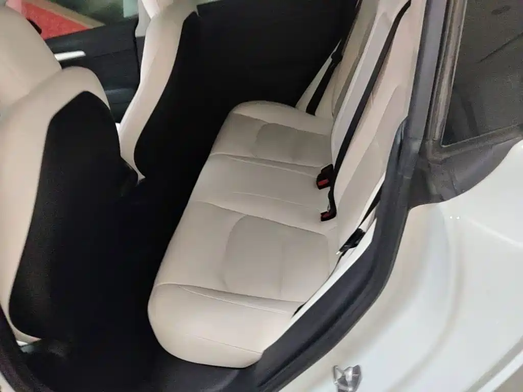 Tesla Model 3 — миниатюра 17