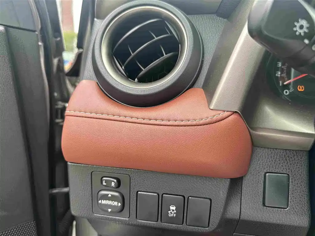 Toyota RAV4 — миниатюра 16