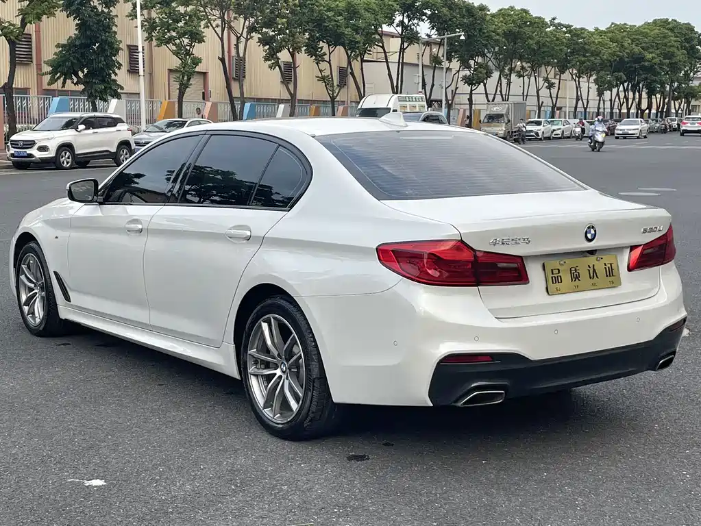 BMW 5 Series — миниатюра 7