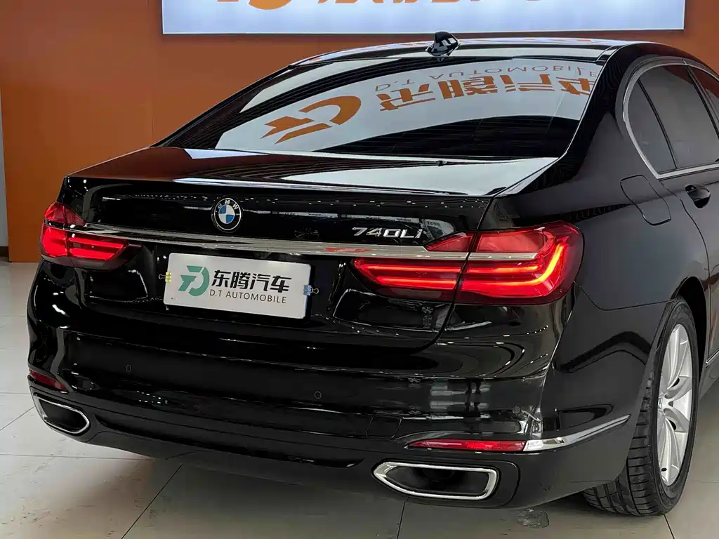 BMW 7 Series — миниатюра 7