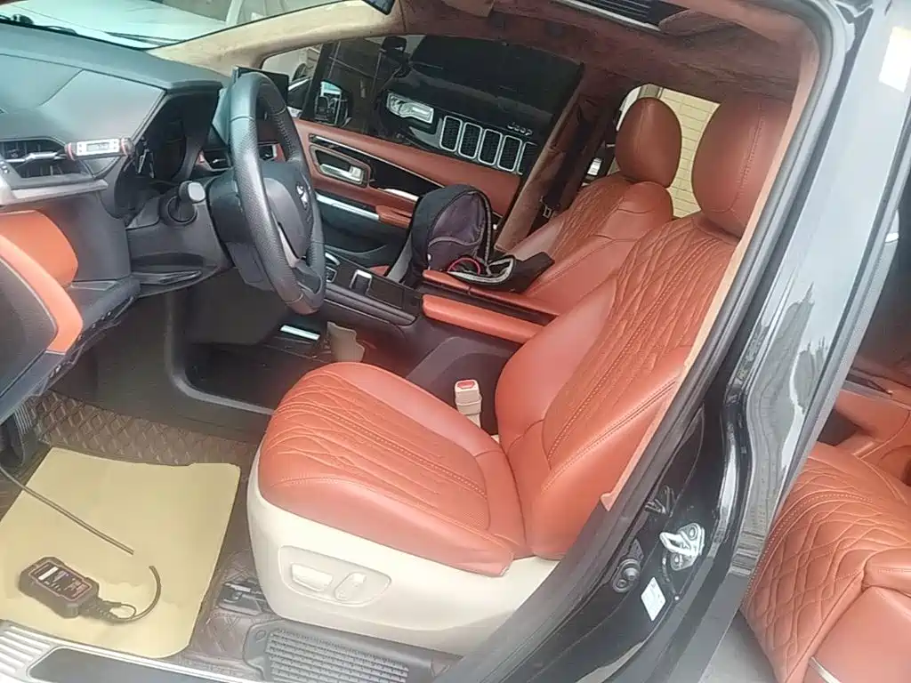 Toyota Granvia — миниатюра 15