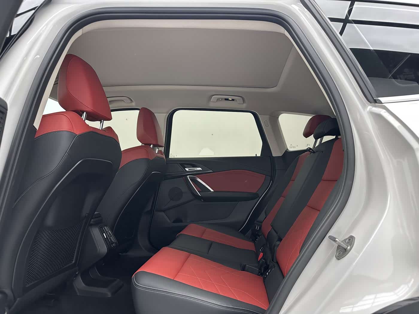 BMW X1 1.5 л 2024 г. Белый, пробег 32000 км