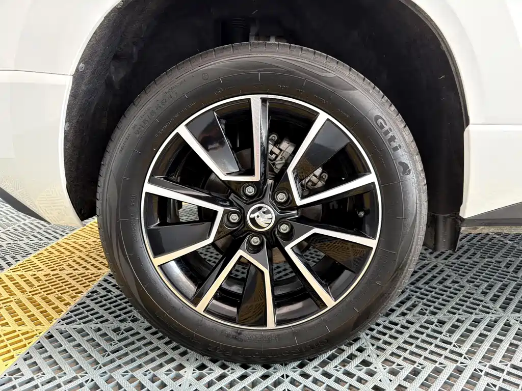 Skoda Karoq — миниатюра 10