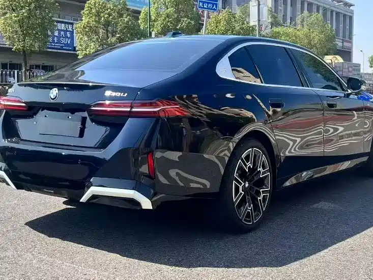 BMW 5 Series — миниатюра 7