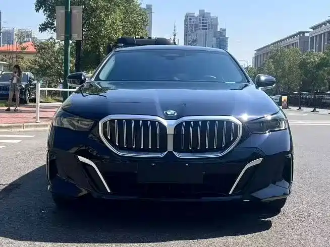 BMW 5 Series — миниатюра 2