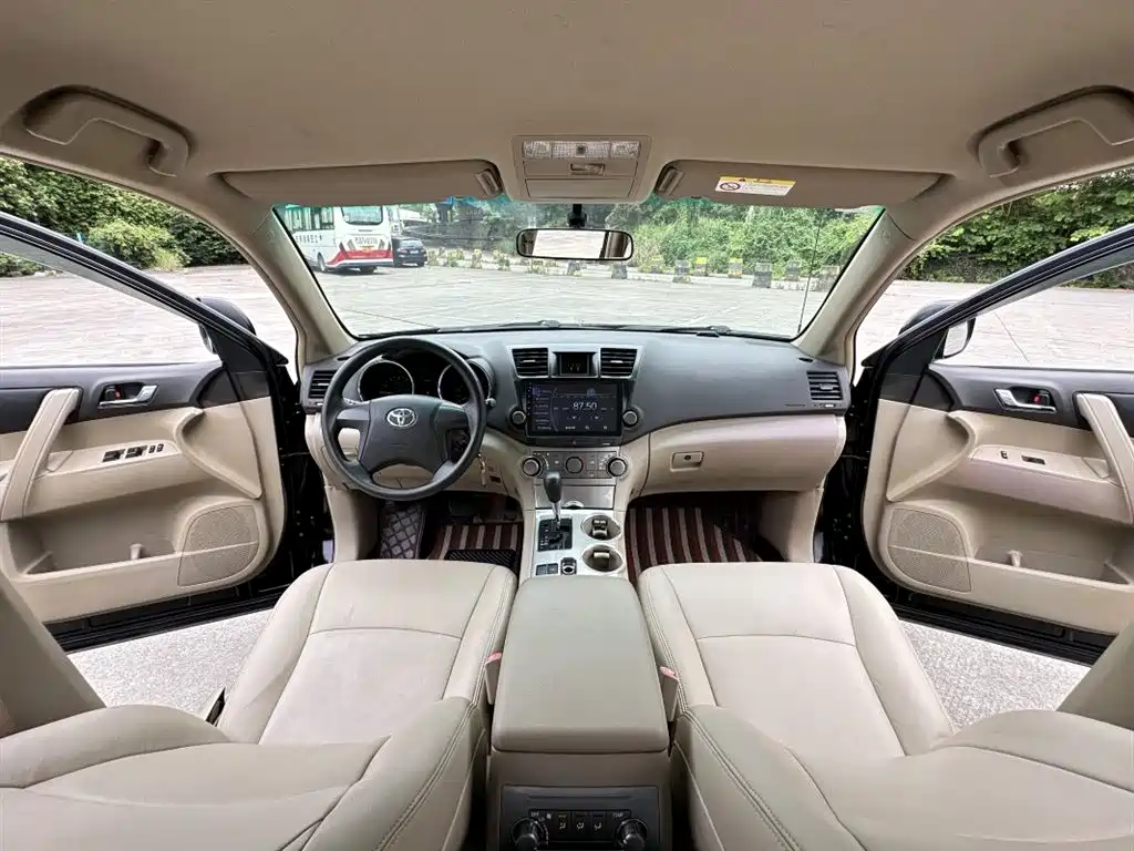 Toyota Highlander 2012 2.7L 7 мест Elite