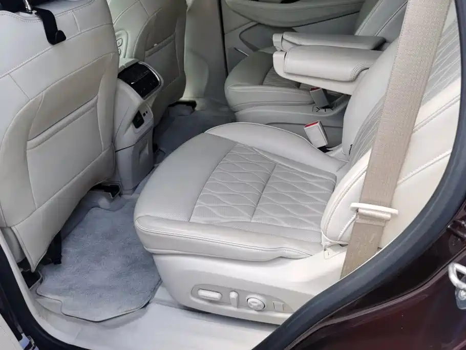 Buick Enclave — миниатюра 11
