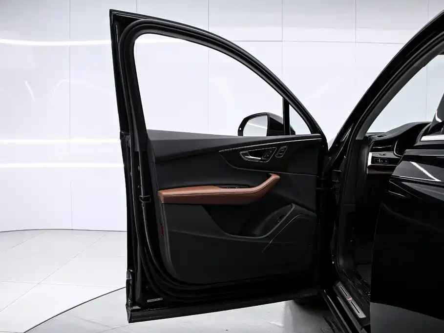 Audi Q7 — миниатюра 12
