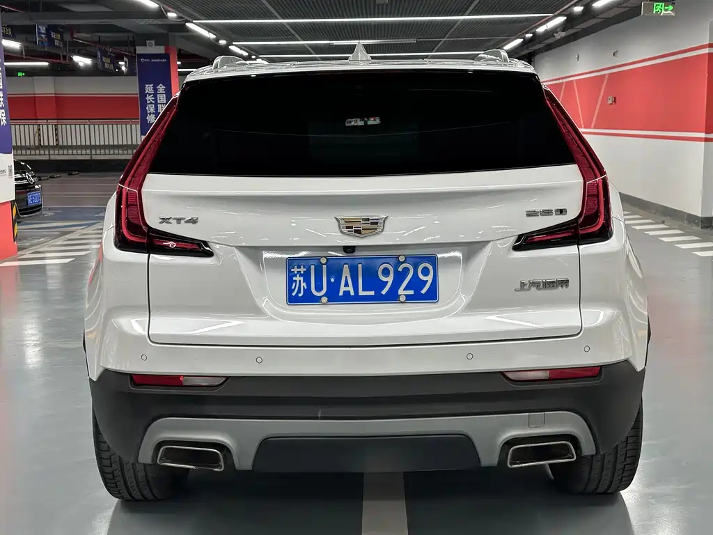 CADILLAC XT4