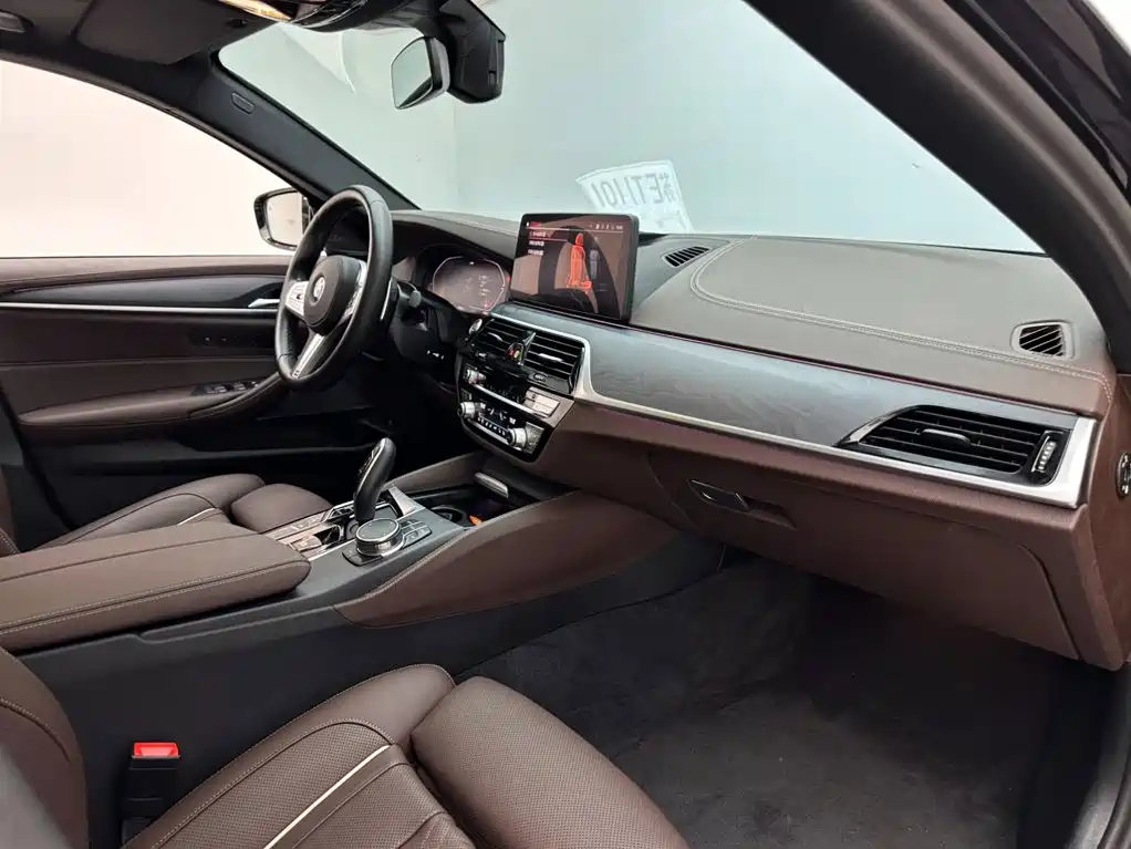 BMW 5 Series — миниатюра 11