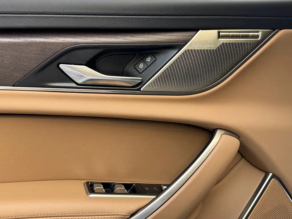 Jaguar XFL — миниатюра 13