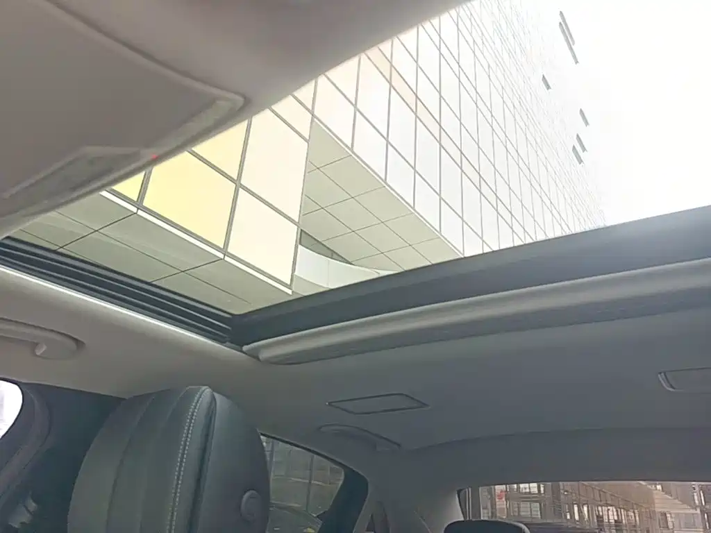 Mercedes-Benz E-Class — миниатюра 18