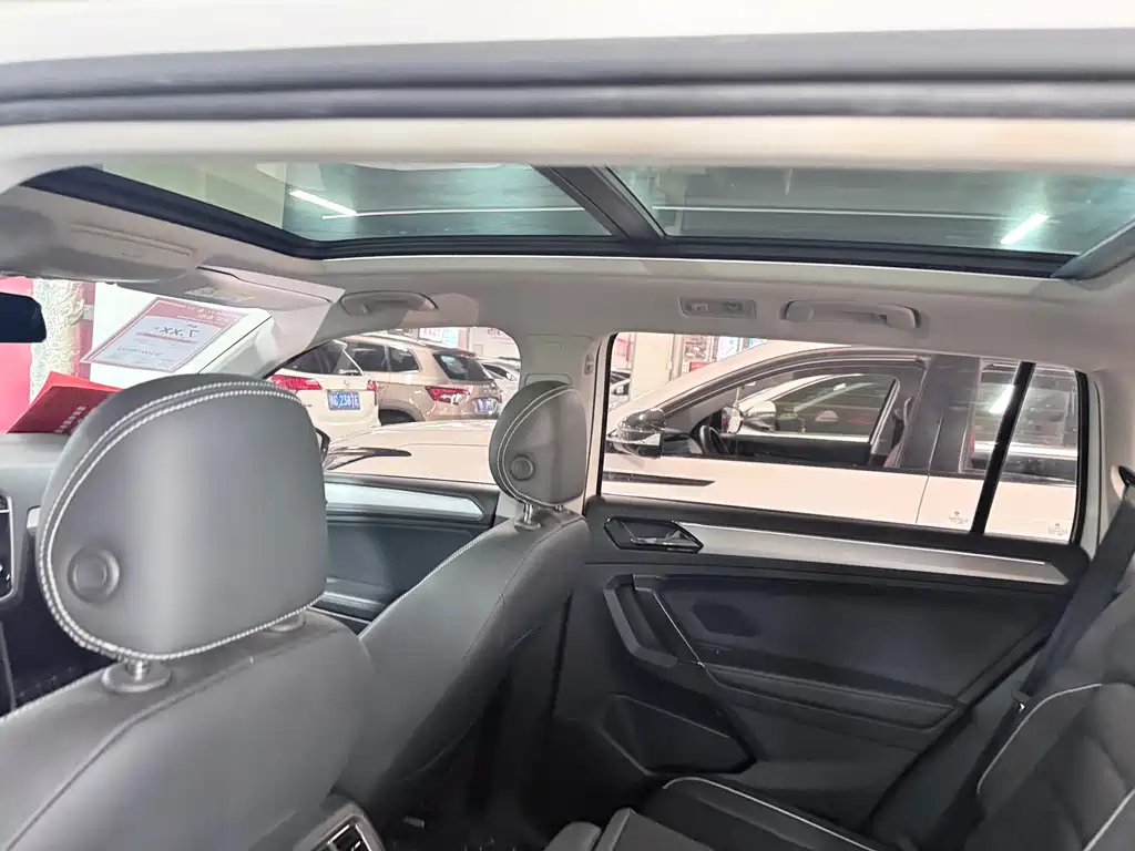 Volkswagen Tiguan L — миниатюра 12