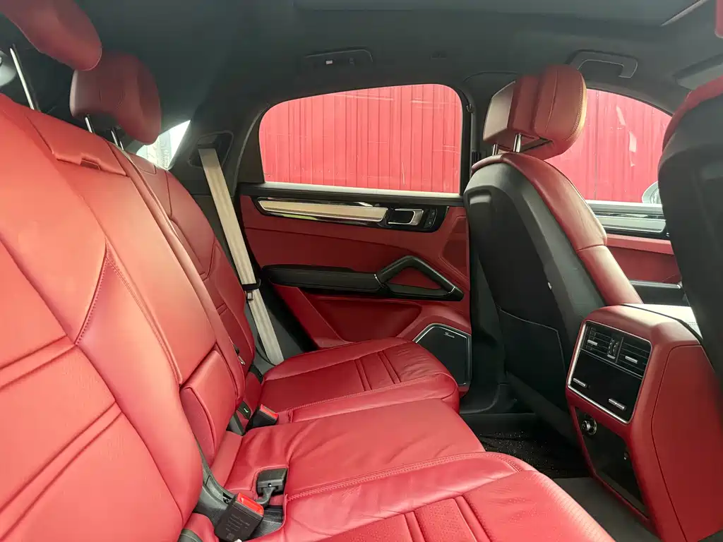 Porsche Cayenne — миниатюра 6
