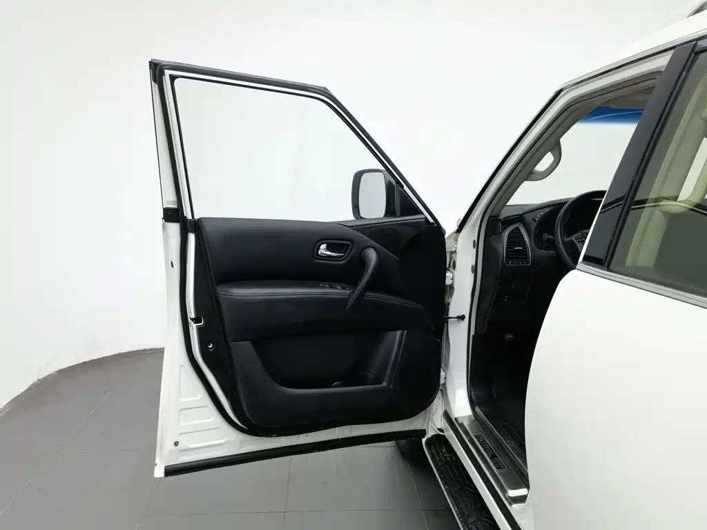 Nissan Patrol — миниатюра 8